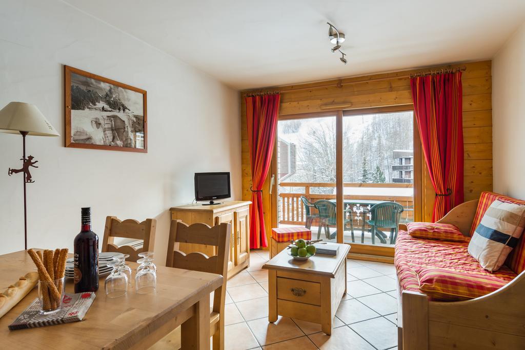 Skissim Premium - Résidence Le Hameau du Rocher Blanc 4* by Travelski Saint-Chaffrey Extérieur photo